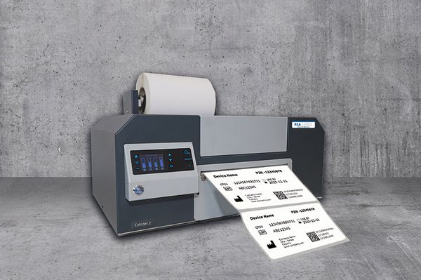 Etykiety ze wszystkimi ważnymi informacjami UDI są produkowane precyzyjnie i niezawodnie przez drukarki REA LABEL.