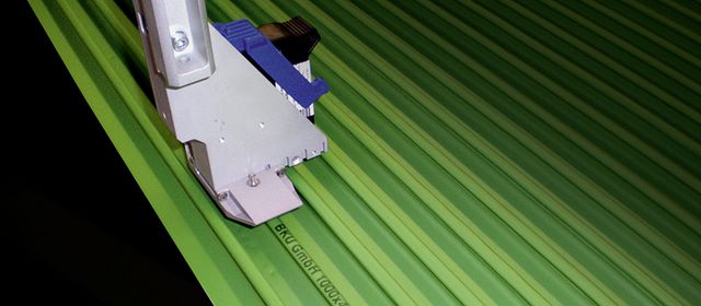 Plastic marking of extruded profile boards - single print head - REA JET HR