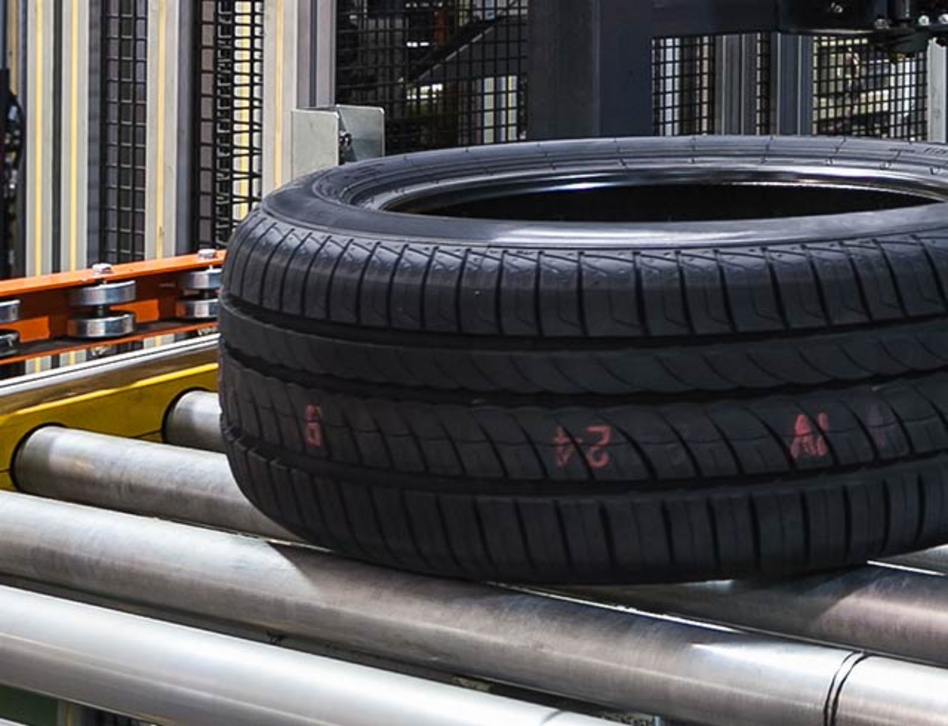 Reifenbeschriftung in der Reifen- und Gummiindustrie - kleine Größe