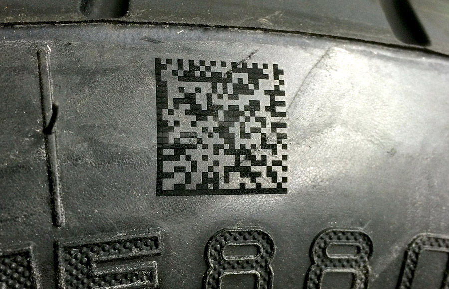 Laserkennzeichnung von QR Codes auf Reifen