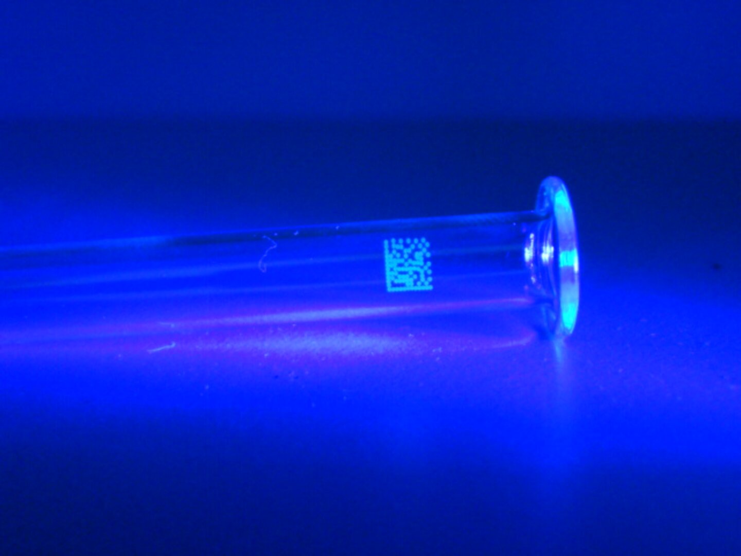 Verify code quality on glass surfaces