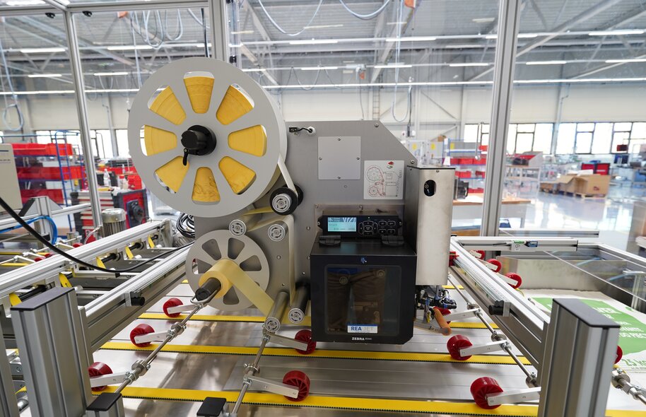 Fully integrated OEM labeling solutions for machine manufacturers