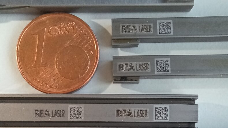 Laserbeschriftung von miniaturisiertem Datamatrix Code auf Werkzeugstahl mittels REA Beschriftungslaser