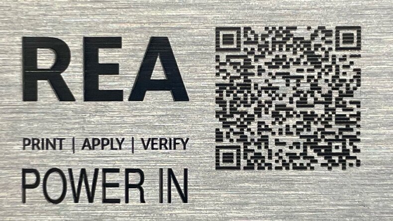 Laserbeschriftung von QR-Code auf gebürstetem Edelstahl
