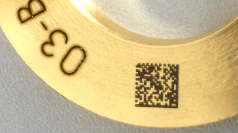 Lasermarkieren von Messing Bauteilen mit Datamatrix Code